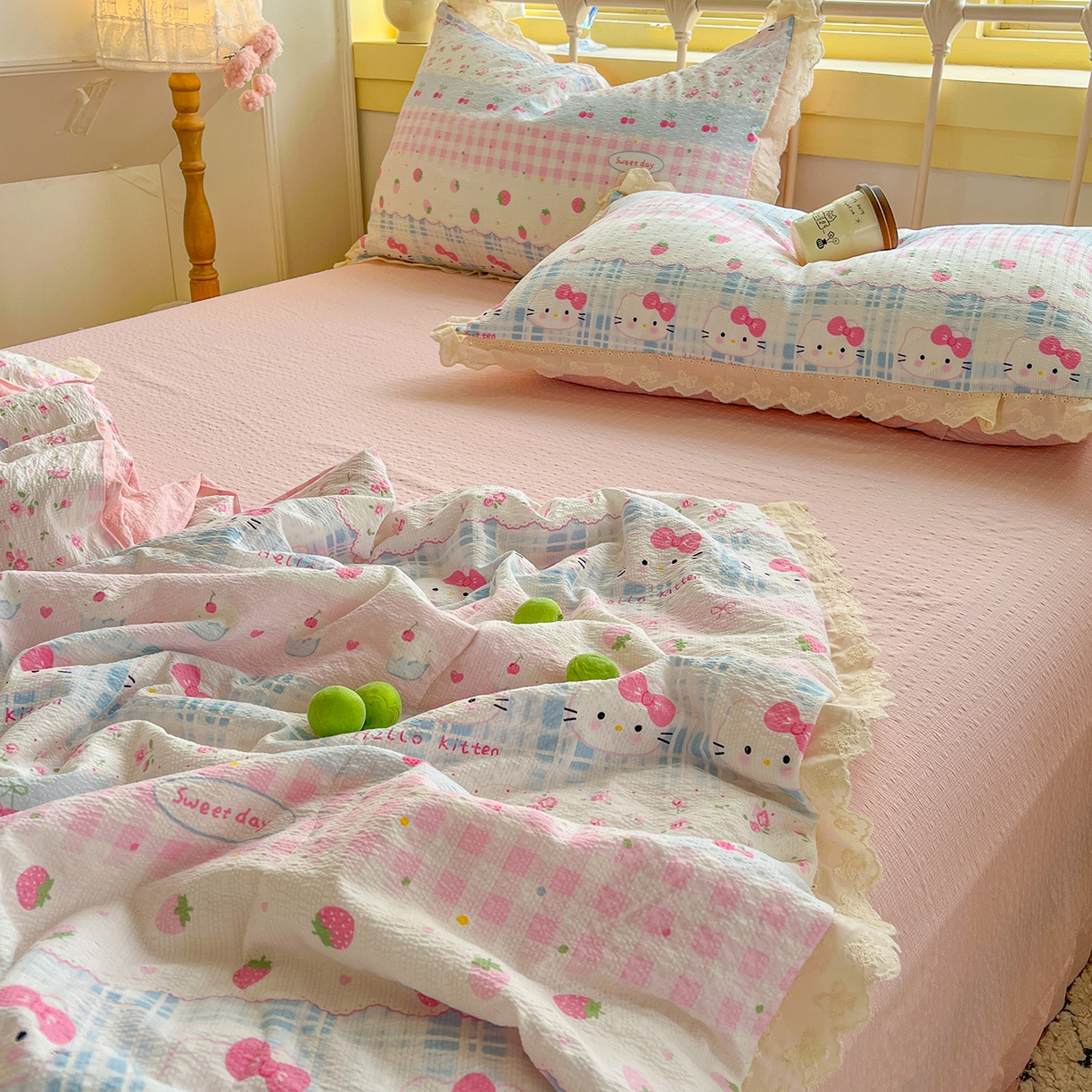 91家纺网 家纺一手货源 找家纺 金梦拉家纺 2026新款全棉花边系列泡芙纱泡泡纱夏被夏凉被空调被四件套 粉蓝KT