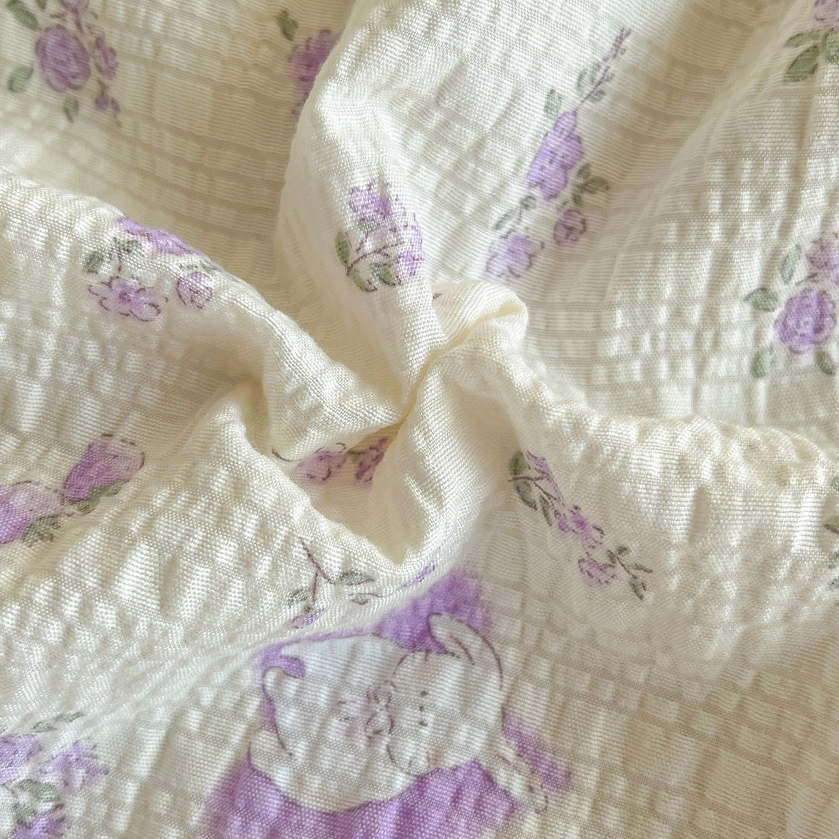 91家纺网 家纺一手货源 找家纺 金梦拉家纺 2026新款全棉花边系列泡芙纱泡泡纱夏被夏凉被空调被四件套 小紫花免