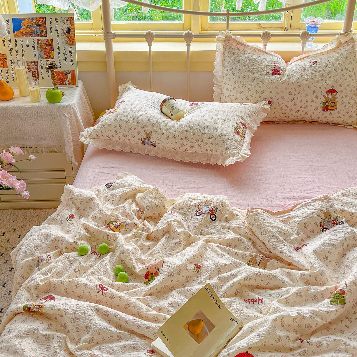 91家纺网 家纺一手货源 找家纺 金梦拉家纺 2026新款全棉花边系列泡芙纱泡泡纱夏被夏凉被空调被四件套 躲雨小兔