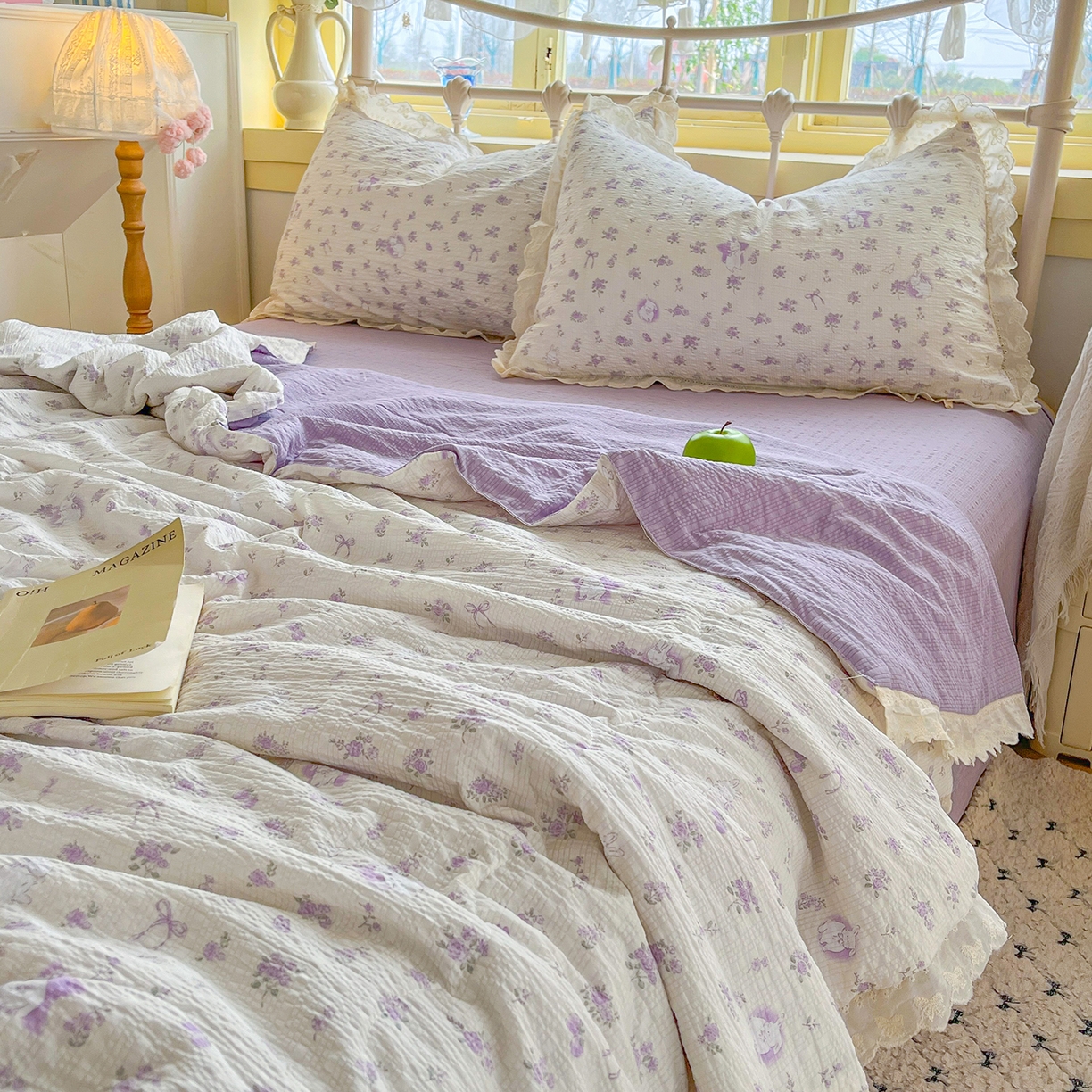91家纺网 家纺一手货源 找家纺 金梦拉家纺 2026新款全棉花边系列泡芙纱泡泡纱夏被夏凉被空调被四件套 小紫花免