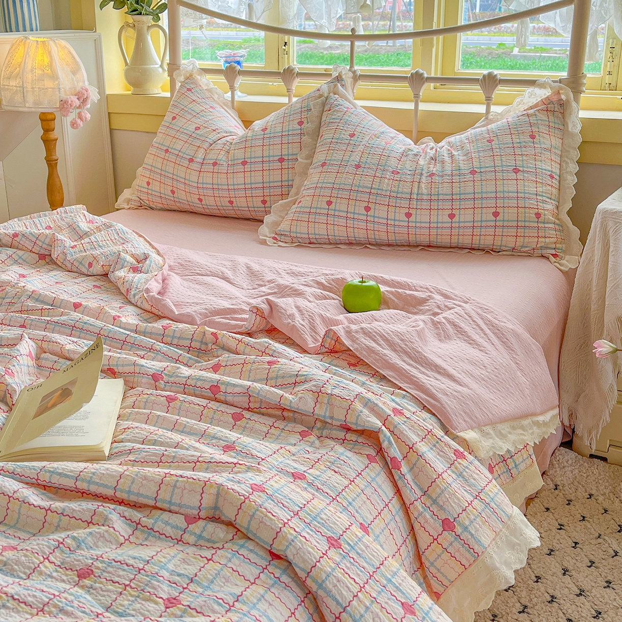 91家纺网 家纺一手货源 找家纺 金梦拉家纺 2026新款全棉花边系列泡芙纱泡泡纱夏被夏凉被空调被四件套 格格心动