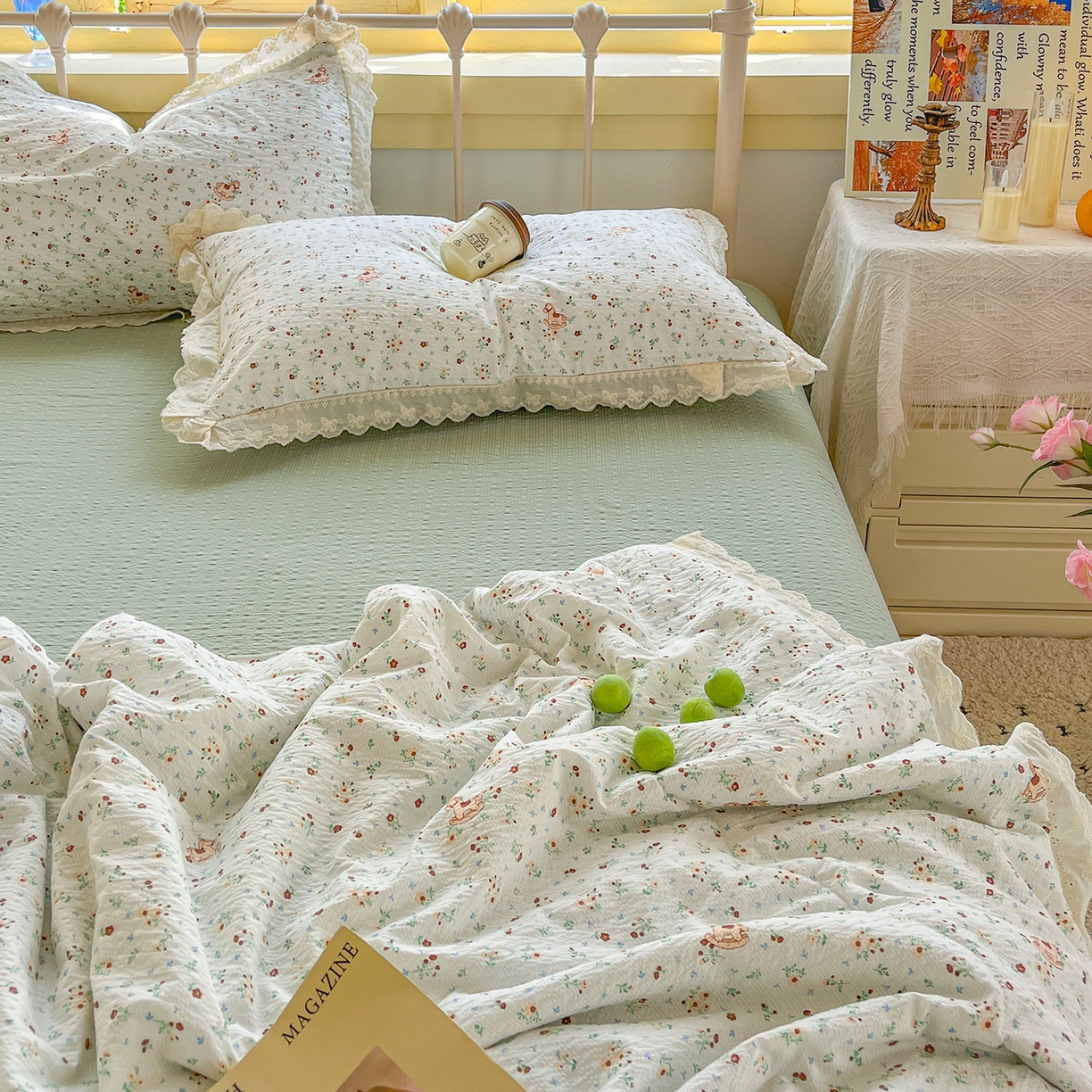 91家纺网 家纺一手货源 找家纺 金梦拉家纺 2026新款全棉花边系列泡芙纱泡泡纱夏被夏凉被空调被四件套 木马小花团