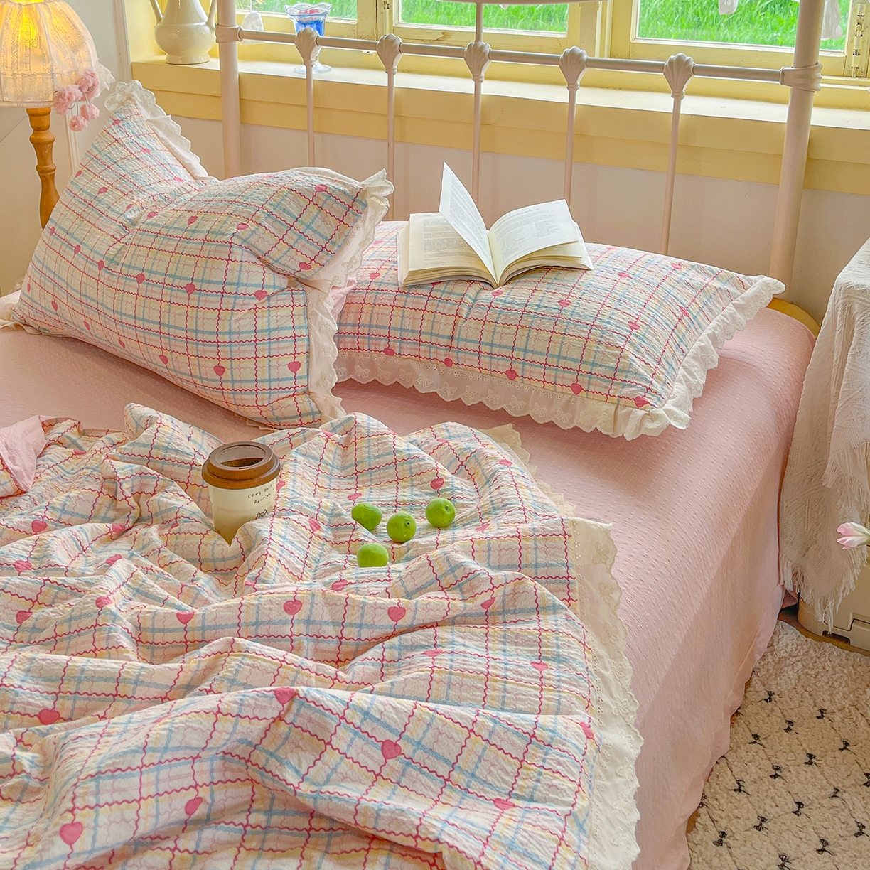 91家纺网 家纺一手货源 找家纺 金梦拉家纺 2026新款全棉花边系列泡芙纱泡泡纱夏被夏凉被空调被四件套 格格心动