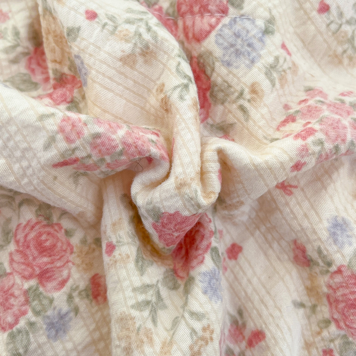 91家纺网 家纺一手货源 找家纺 金梦拉家纺 2026新款全棉花边系列泡芙纱泡泡纱夏被夏凉被空调被四件套 花漾浅梦