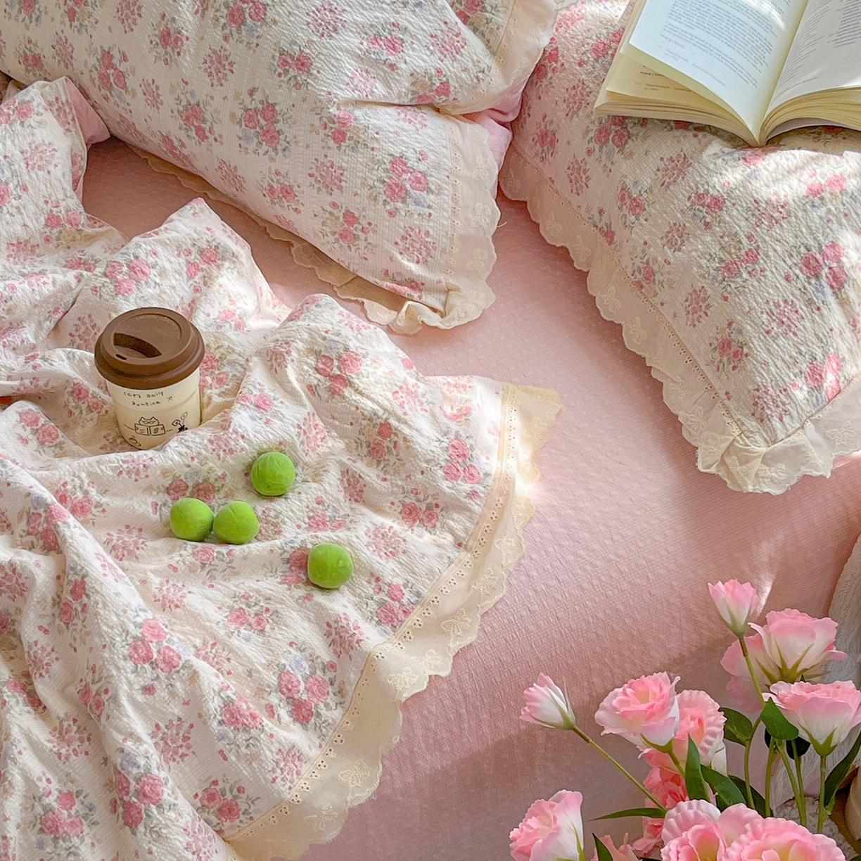 91家纺网 家纺一手货源 找家纺 金梦拉家纺 2026新款全棉花边系列泡芙纱泡泡纱夏被夏凉被空调被四件套 花漾浅梦