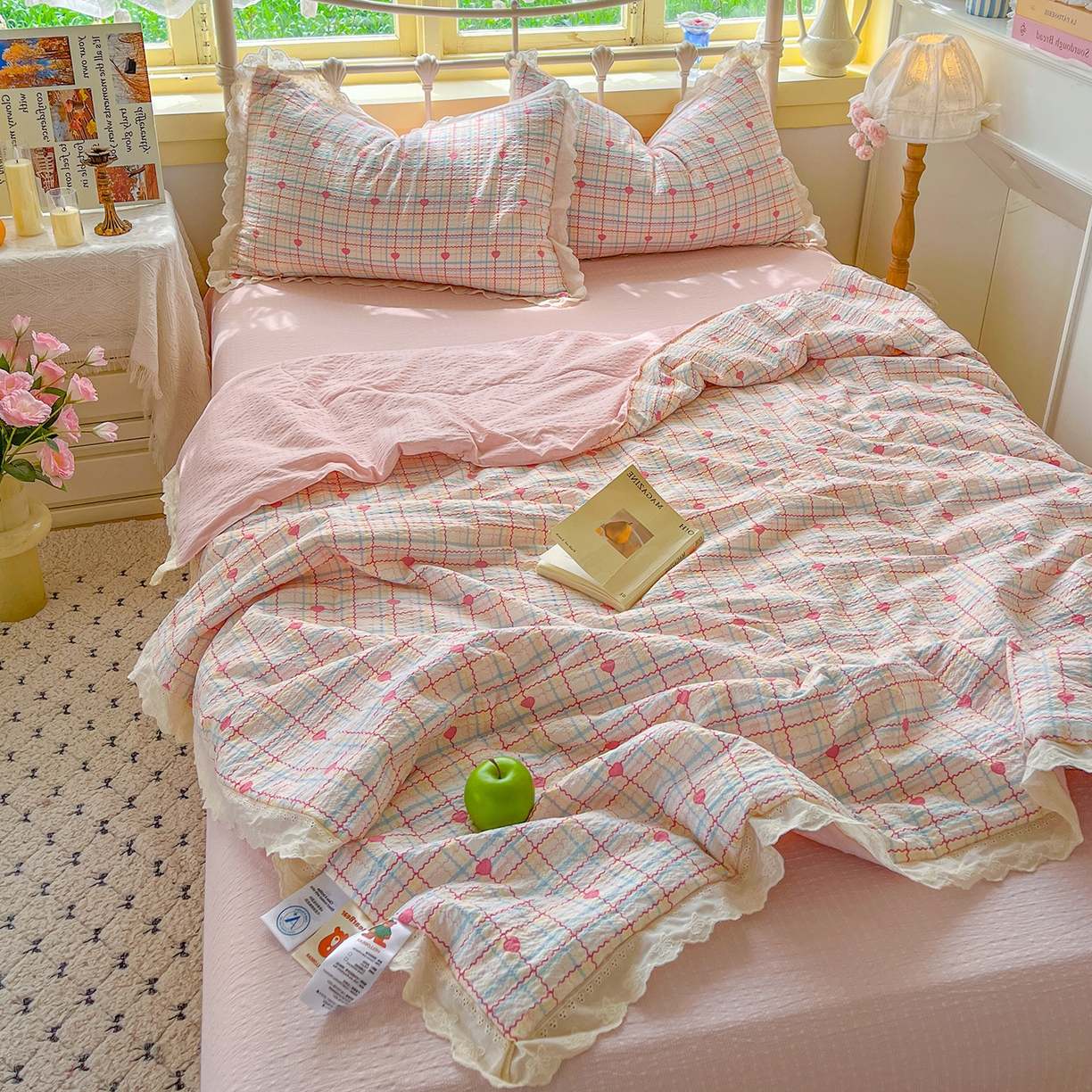 91家纺网 家纺一手货源 找家纺 金梦拉家纺 2026新款全棉花边系列泡芙纱泡泡纱夏被夏凉被空调被四件套 格格心动