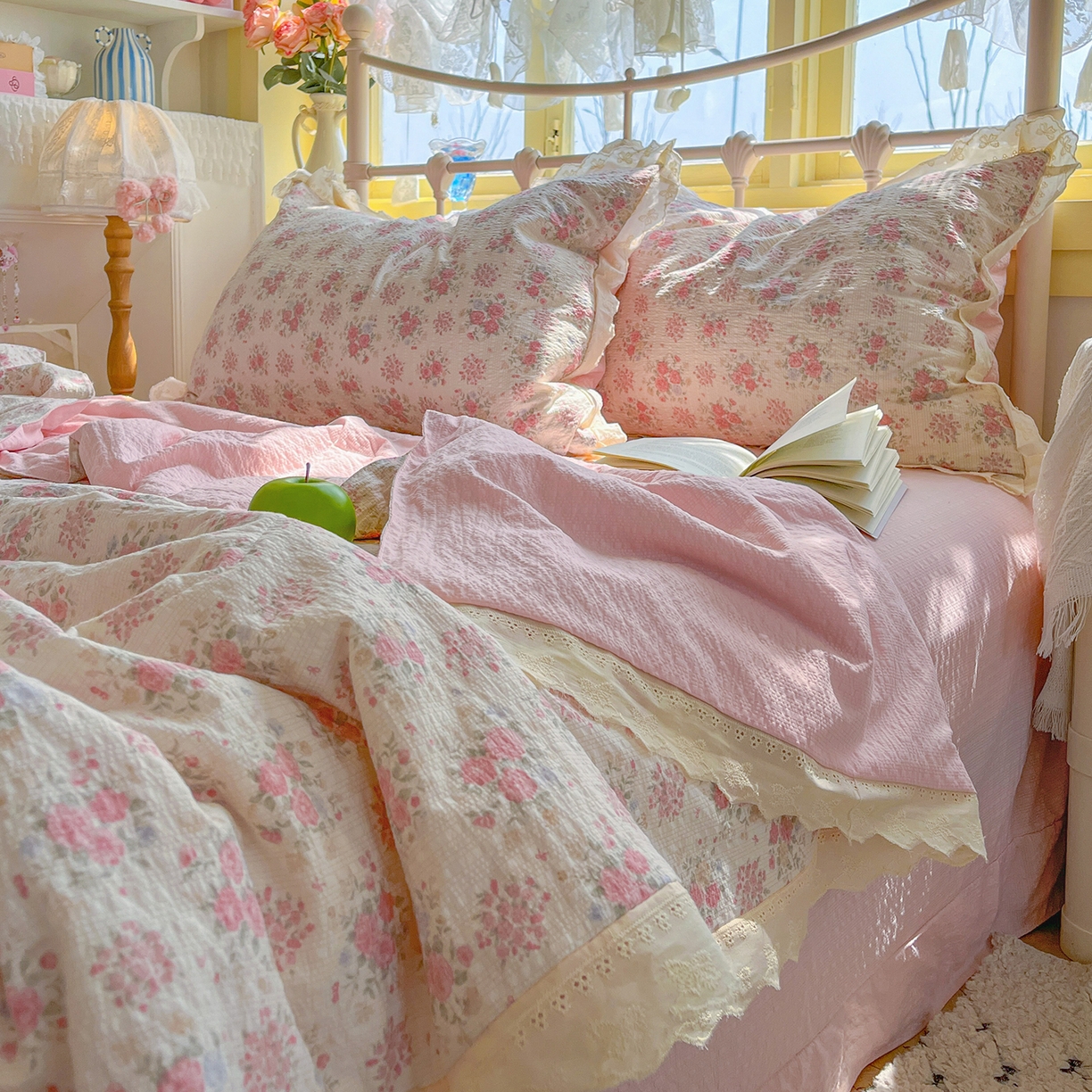 91家纺网 家纺一手货源 找家纺 金梦拉家纺 2026新款全棉花边系列泡芙纱泡泡纱夏被夏凉被空调被四件套 花漾浅梦