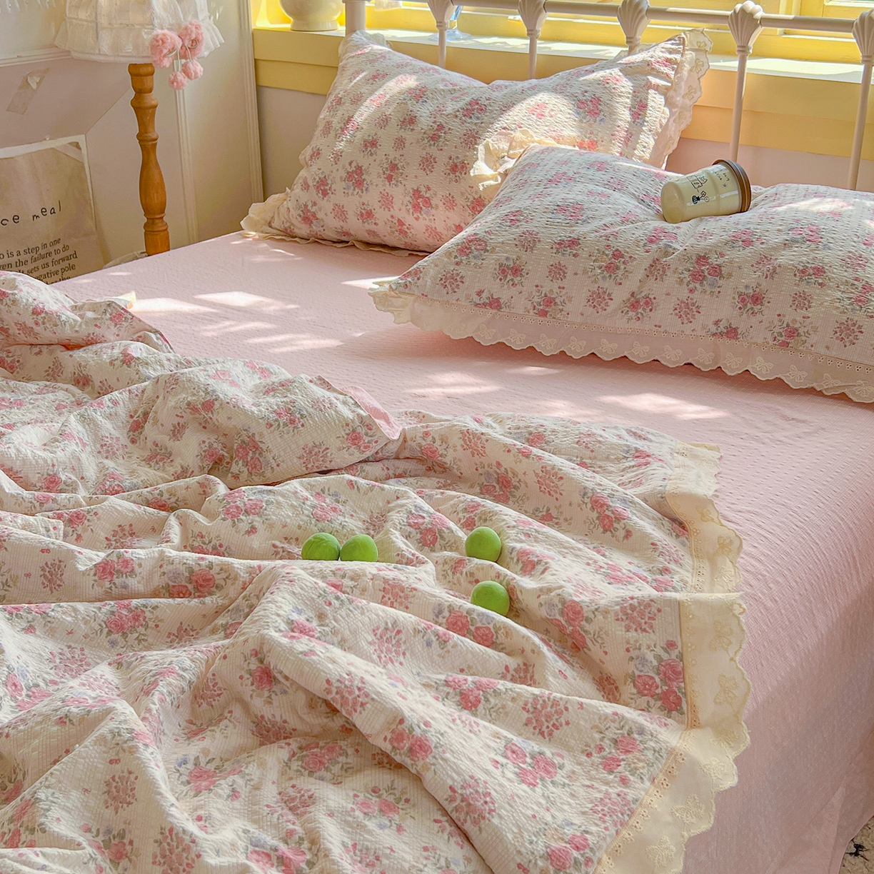 91家纺网 家纺一手货源 找家纺 金梦拉家纺 2026新款全棉花边系列泡芙纱泡泡纱夏被夏凉被空调被四件套 花漾浅梦