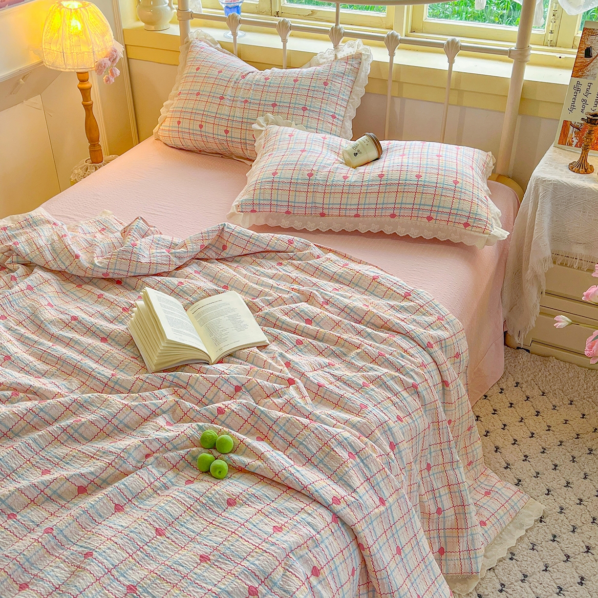 91家纺网 家纺一手货源 找家纺 金梦拉家纺 2026新款全棉花边系列泡芙纱泡泡纱夏被夏凉被空调被四件套 格格心动