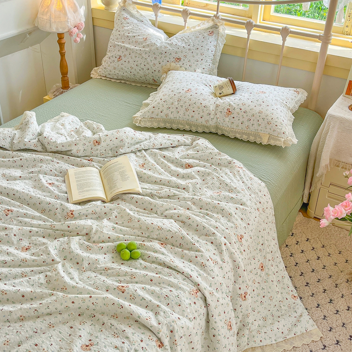 91家纺网 家纺一手货源 找家纺 金梦拉家纺 2026新款全棉花边系列泡芙纱泡泡纱夏被夏凉被空调被四件套 木马小花团