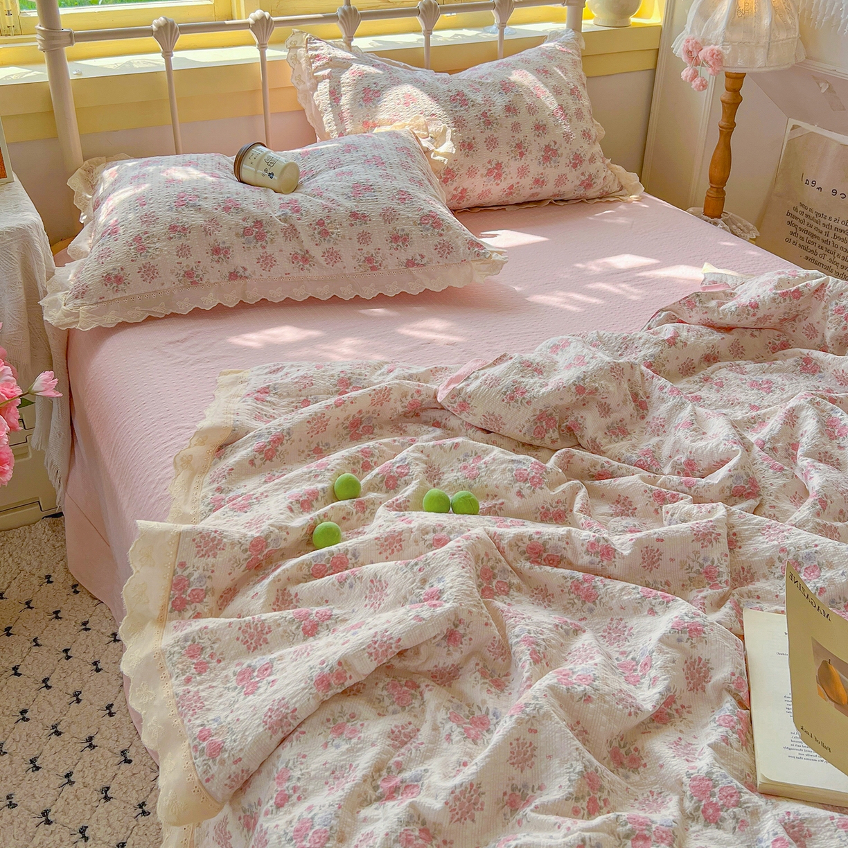 91家纺网 家纺一手货源 找家纺 金梦拉家纺 2026新款全棉花边系列泡芙纱泡泡纱夏被夏凉被空调被四件套 花漾浅梦