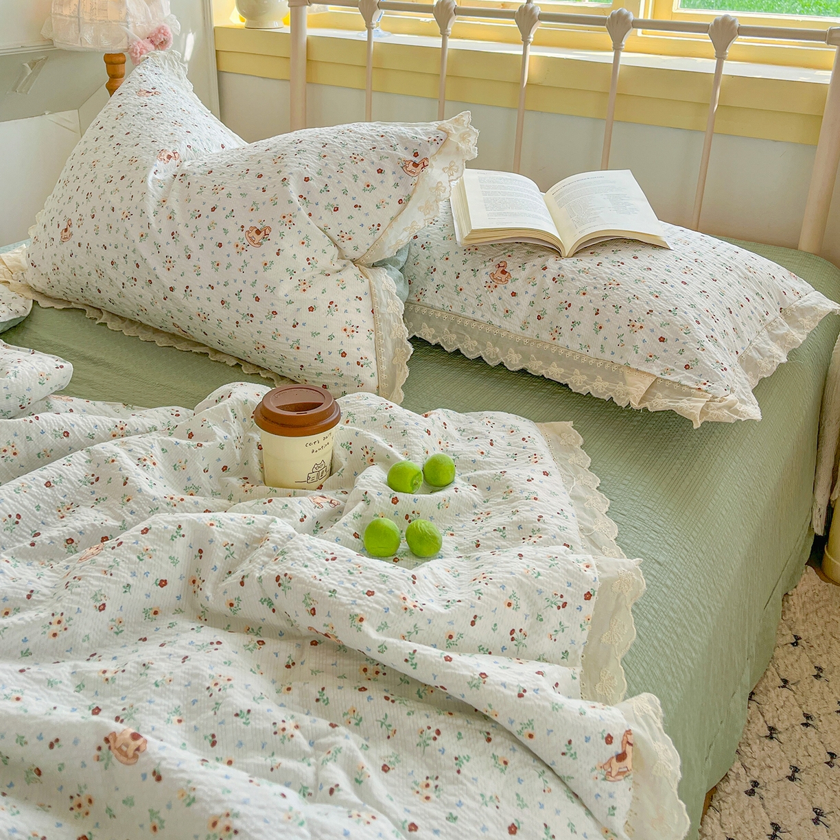 91家纺网 家纺一手货源 找家纺 金梦拉家纺 2026新款全棉花边系列泡芙纱泡泡纱夏被夏凉被空调被四件套 木马小花团