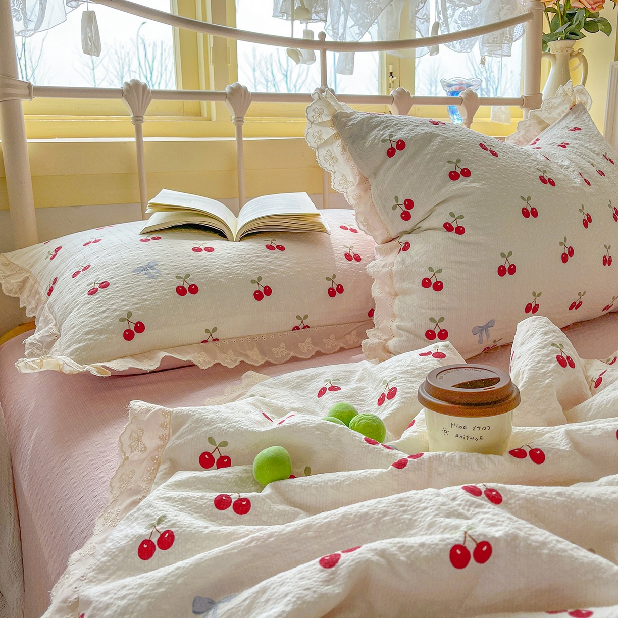 91家纺网 家纺一手货源 找家纺 金梦拉家纺 2026新款全棉花边系列泡芙纱泡泡纱夏被夏凉被空调被四件套 甜甜樱桃