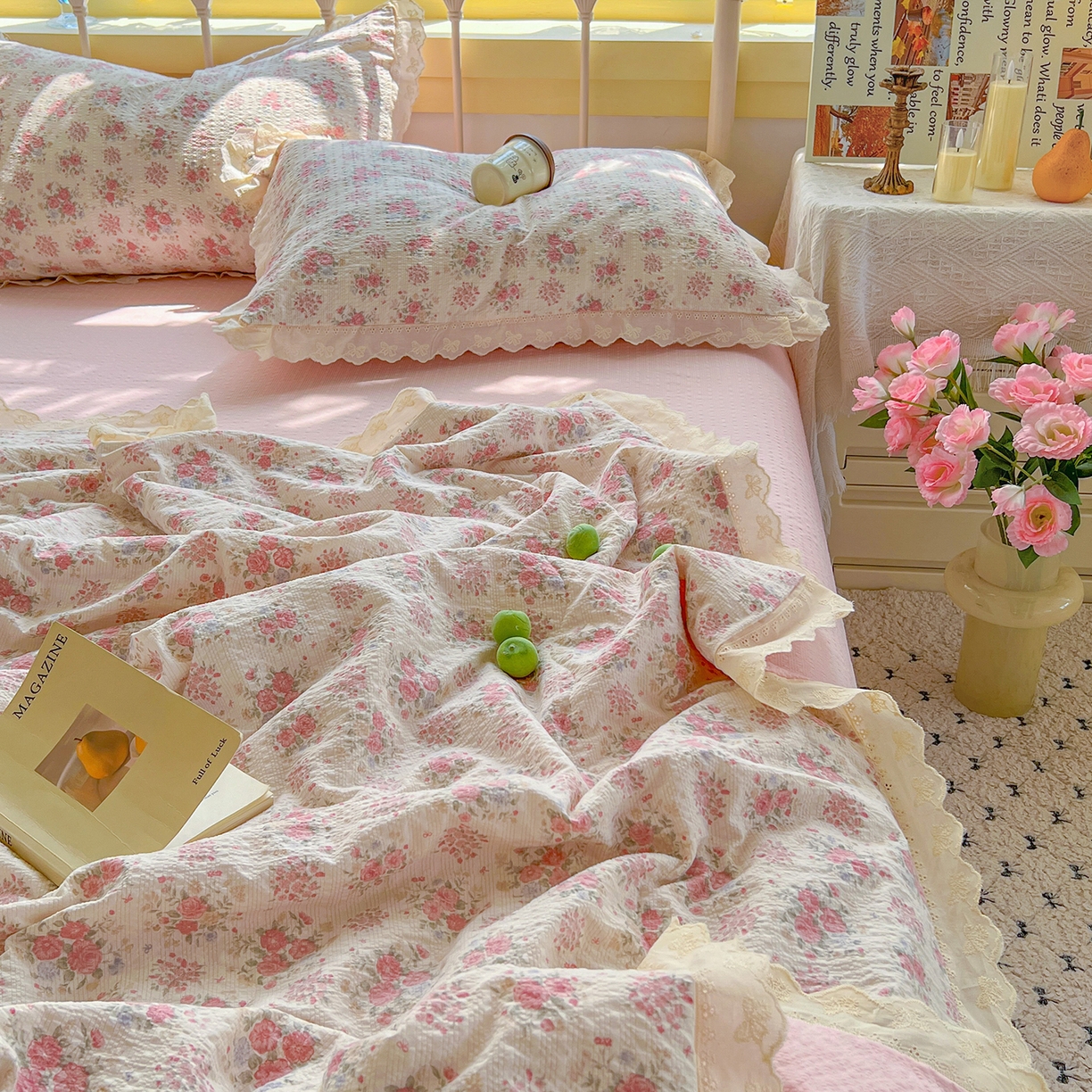91家纺网 家纺一手货源 找家纺 金梦拉家纺 2026新款全棉花边系列泡芙纱泡泡纱夏被夏凉被空调被四件套 花漾浅梦