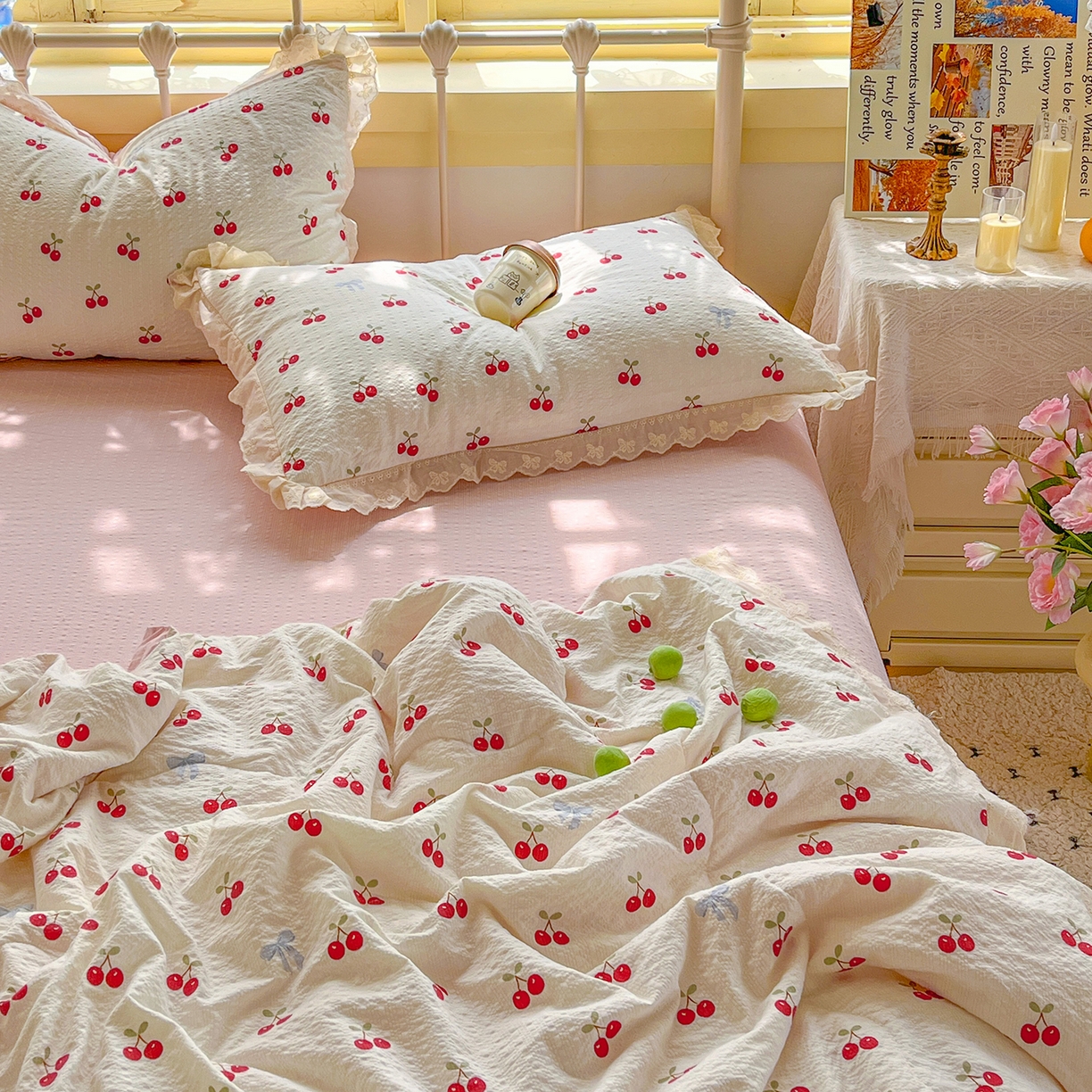 91家纺网 家纺一手货源 找家纺 金梦拉家纺 2026新款全棉花边系列泡芙纱泡泡纱夏被夏凉被空调被四件套 甜甜樱桃