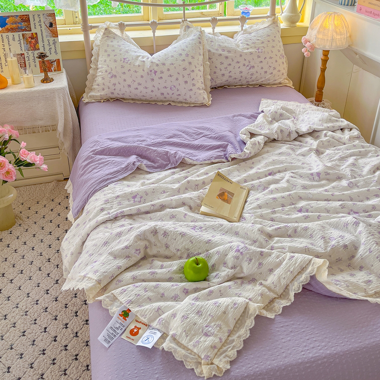 91家纺网 家纺一手货源 找家纺 金梦拉家纺 2026新款全棉花边系列泡芙纱泡泡纱夏被夏凉被空调被四件套 小紫花免