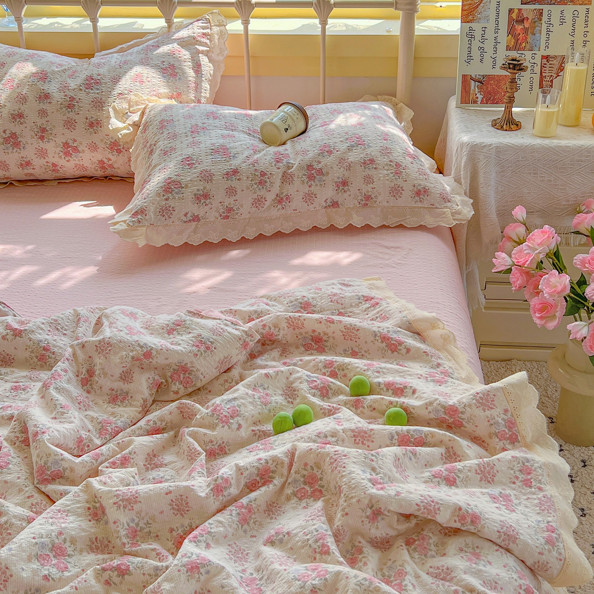 91家纺网 家纺一手货源 找家纺 金梦拉家纺 2026新款全棉花边系列泡芙纱泡泡纱夏被夏凉被空调被四件套 花漾浅梦