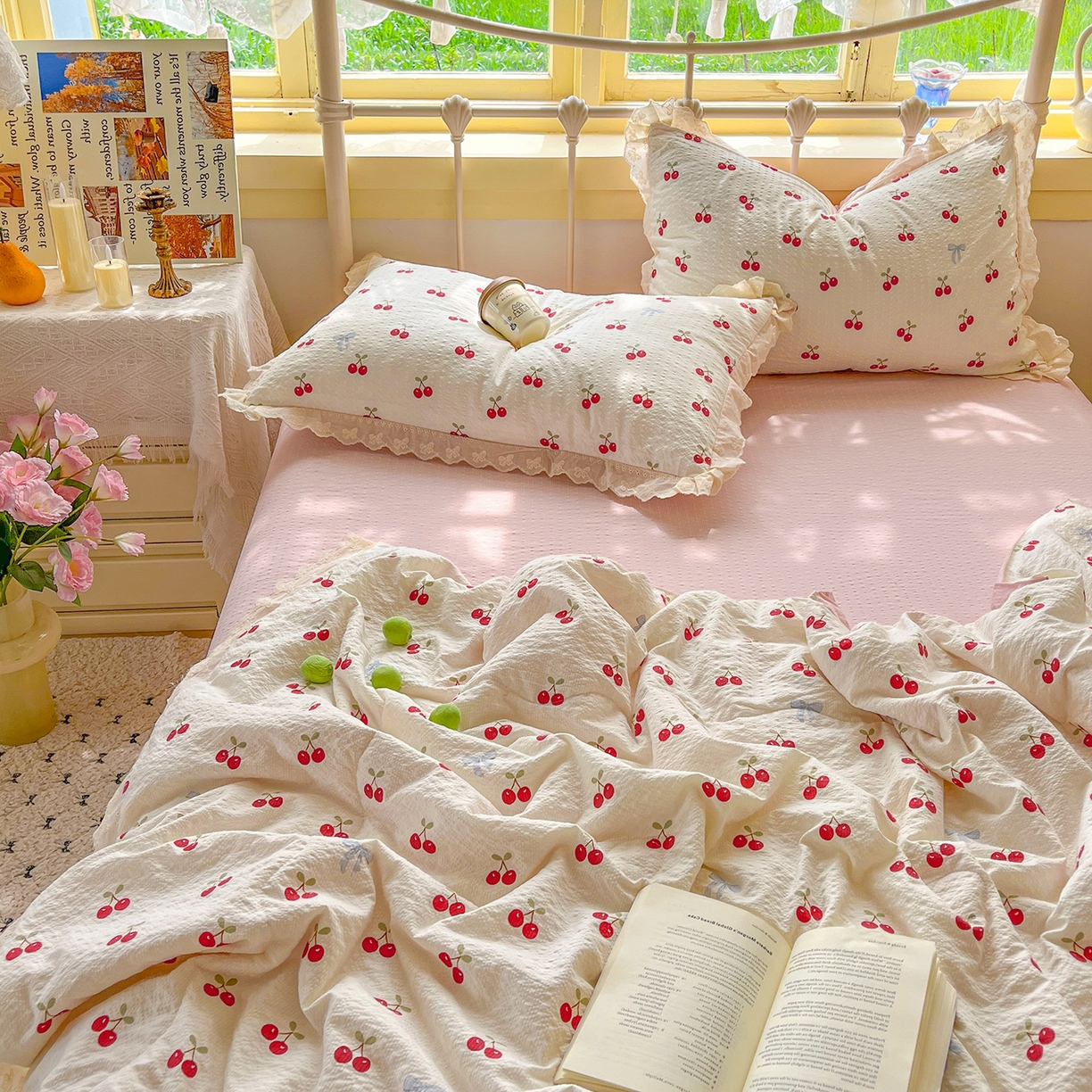 91家纺网 家纺一手货源 找家纺 金梦拉家纺 2026新款全棉花边系列泡芙纱泡泡纱夏被夏凉被空调被四件套 甜甜樱桃