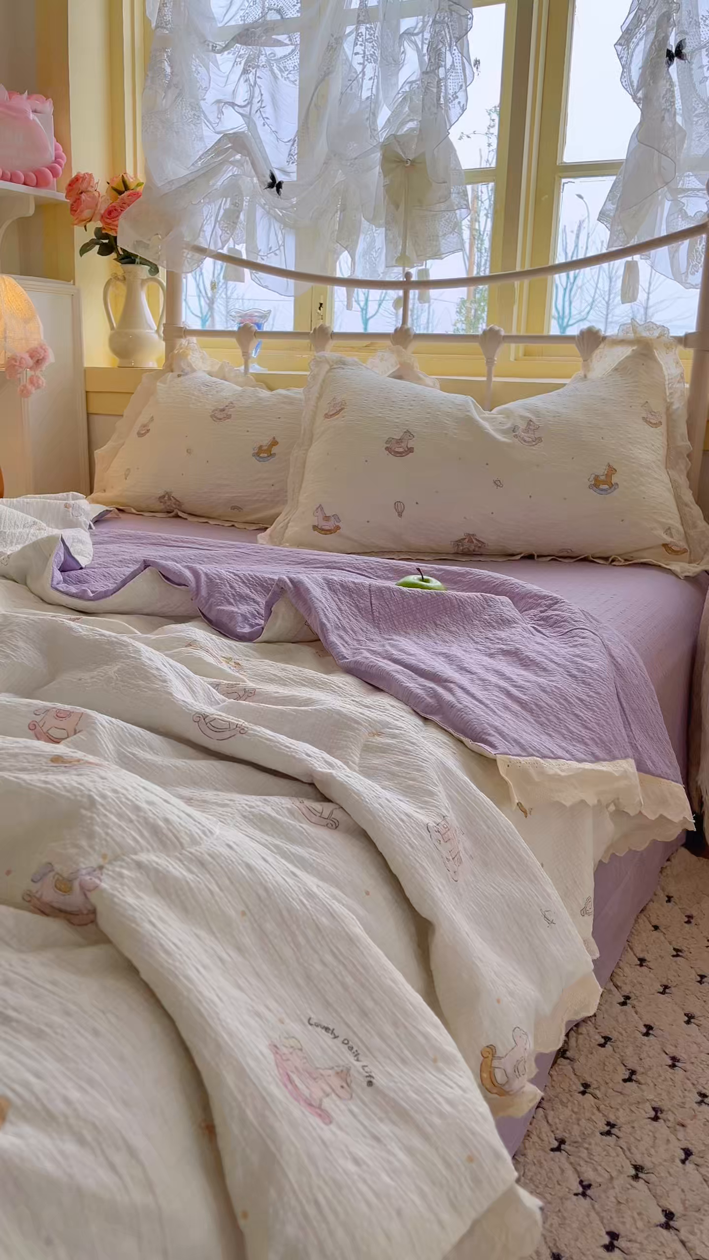 91家纺网 家纺一手货源 找家纺 金梦拉家纺 2026新款全棉花边系列泡芙纱泡泡纱夏被夏凉被空调被四件套 紫色木马