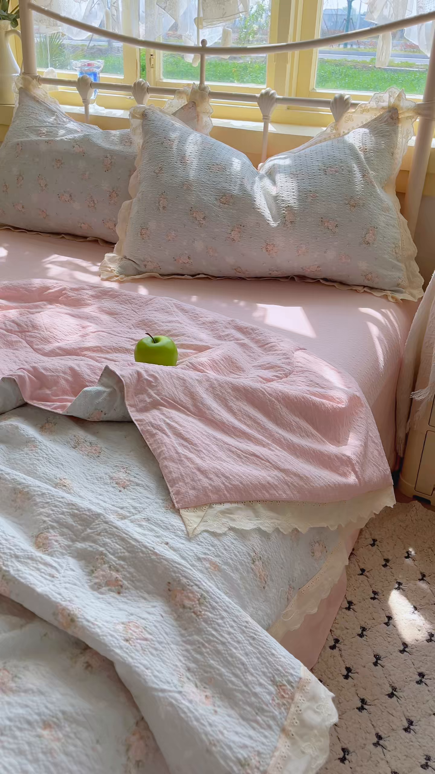 91家纺网 家纺一手货源 找家纺 金梦拉家纺 2026新款全棉花边系列泡芙纱泡泡纱夏被夏凉被空调被四件套 雾蓝粉黛