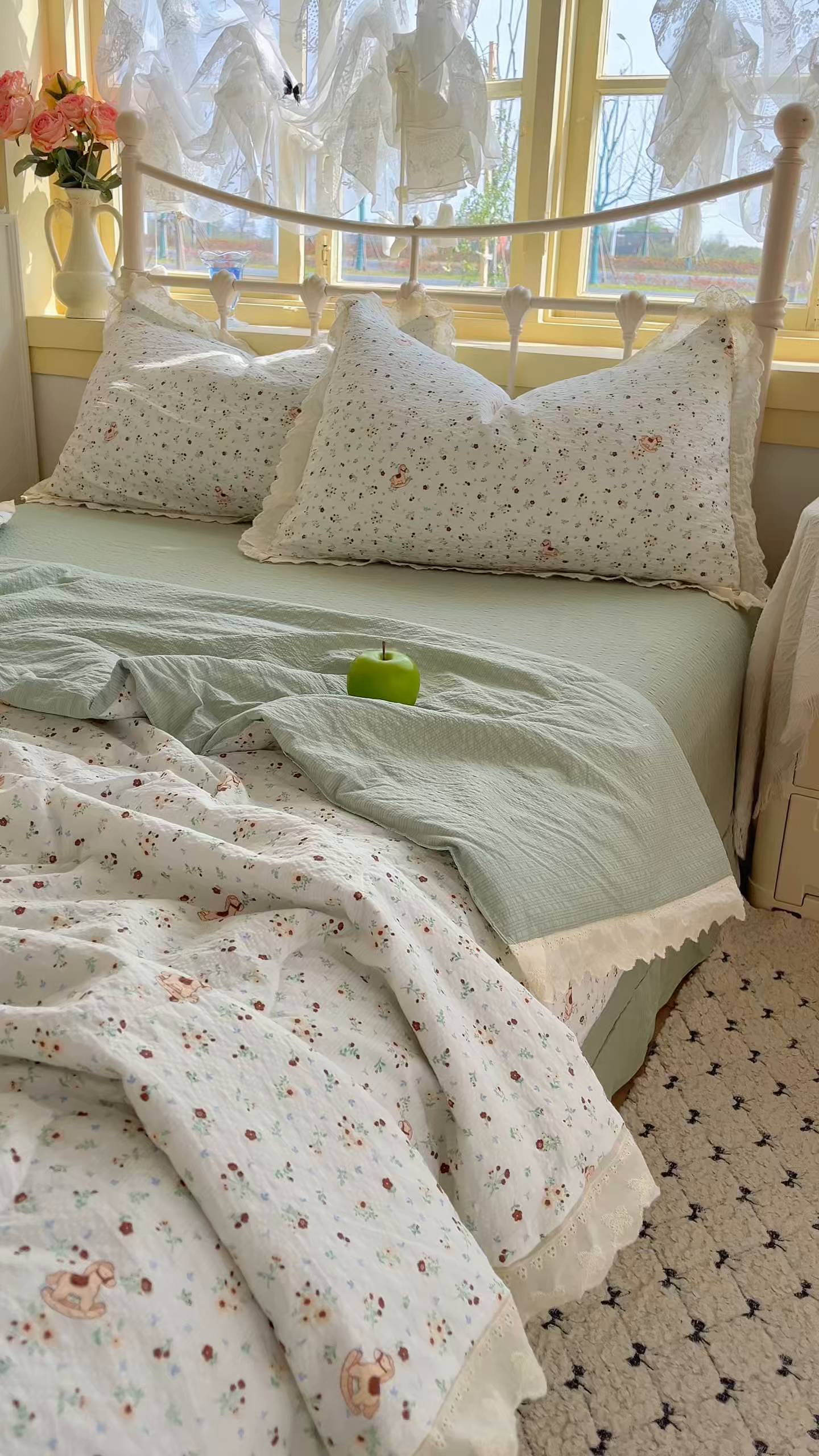91家纺网 家纺一手货源 找家纺 金梦拉家纺 2026新款全棉花边系列泡芙纱泡泡纱夏被夏凉被空调被四件套 木马小花团