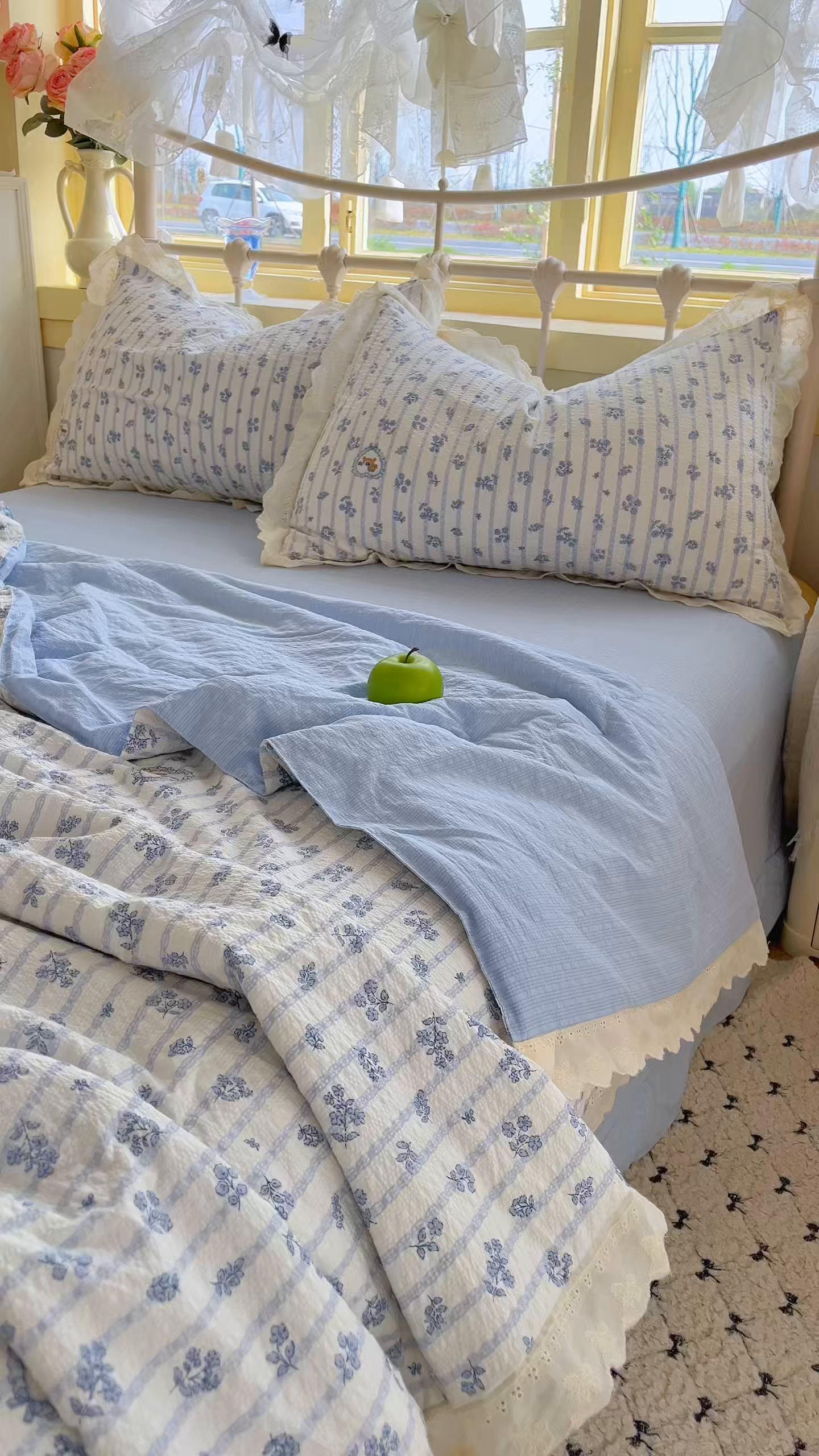 91家纺网 家纺一手货源 找家纺 金梦拉家纺 2026新款全棉花边系列泡芙纱泡泡纱夏被夏凉被空调被四件套 浅蓝花照