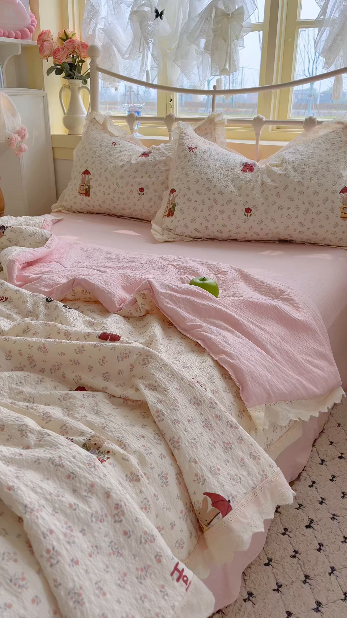 91家纺网 家纺一手货源 找家纺 金梦拉家纺 2026新款全棉花边系列泡芙纱泡泡纱夏被夏凉被空调被四件套 躲雨小兔