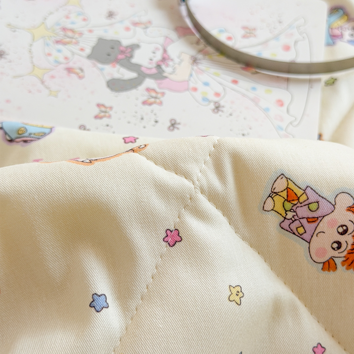 91家纺网 家纺一手货源 找家纺 沐辰 2026新款A类贝壳边全棉纯棉棉花夏被夏凉被空调被 蜡笔萌趣