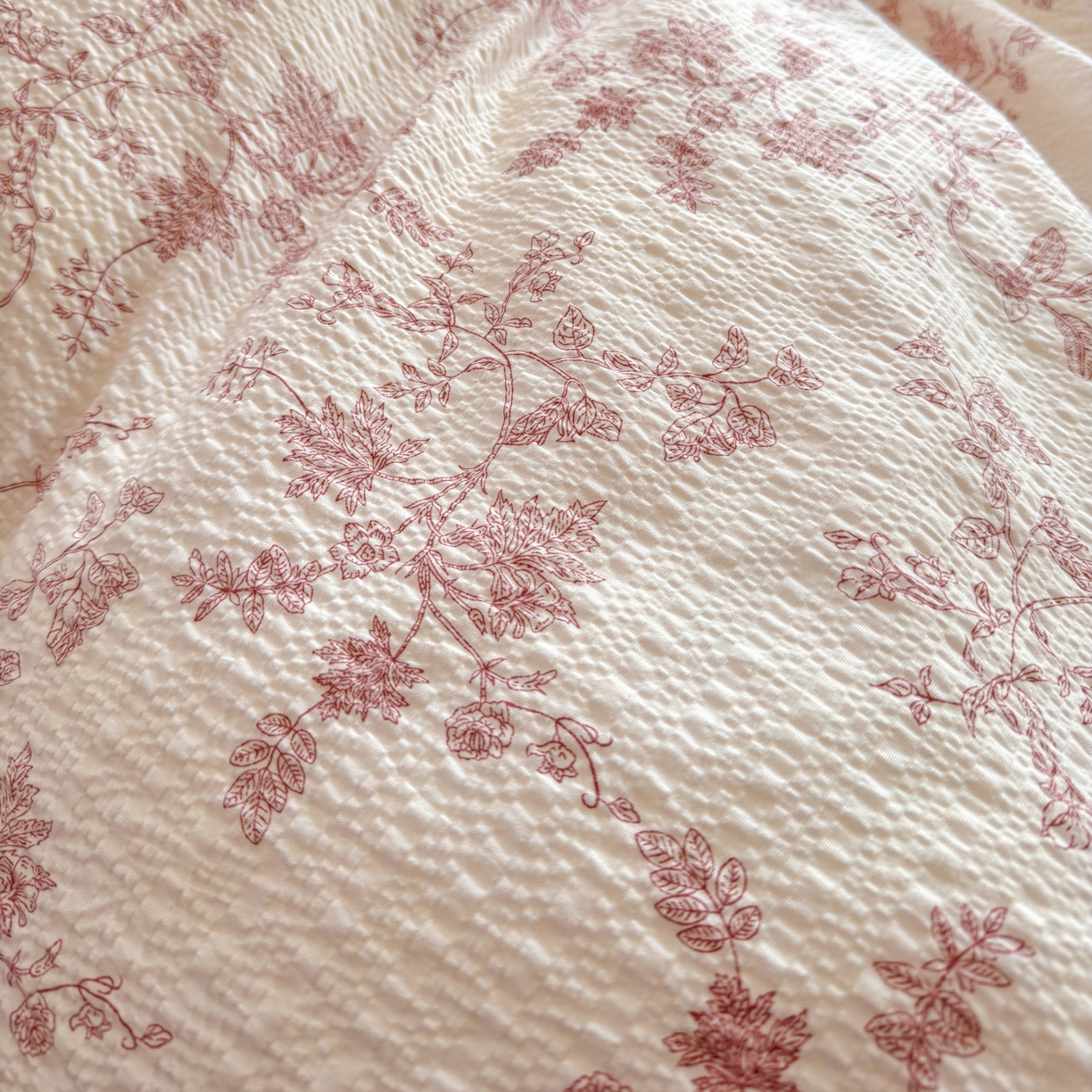 91家纺网 家纺一手货源 找家纺 仟网汇 2026新款贝壳边泡芙纱三角针四件套 丽莎