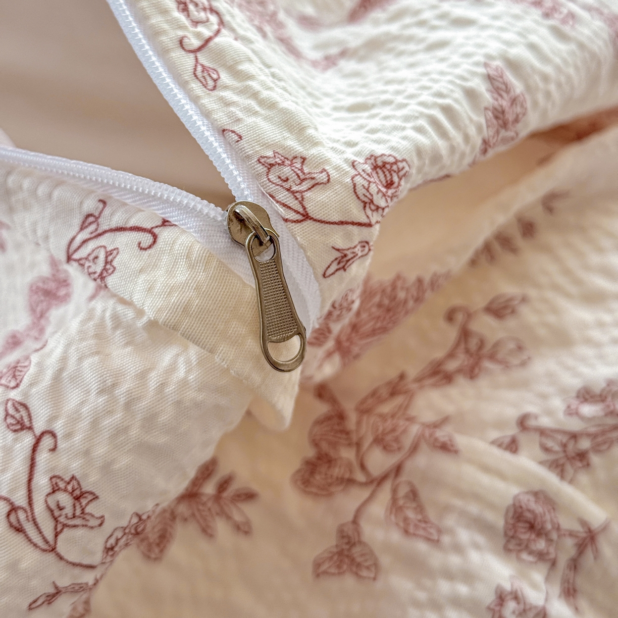 91家纺网 家纺一手货源 找家纺 仟网汇 2026新款贝壳边泡芙纱三角针四件套 丽莎