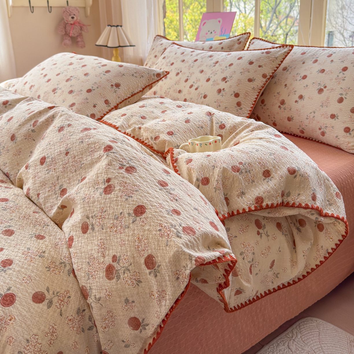 91家纺网 家纺一手货源 找家纺 仟网汇 2026新款贝壳边泡芙纱三角针四件套 柿柿如意