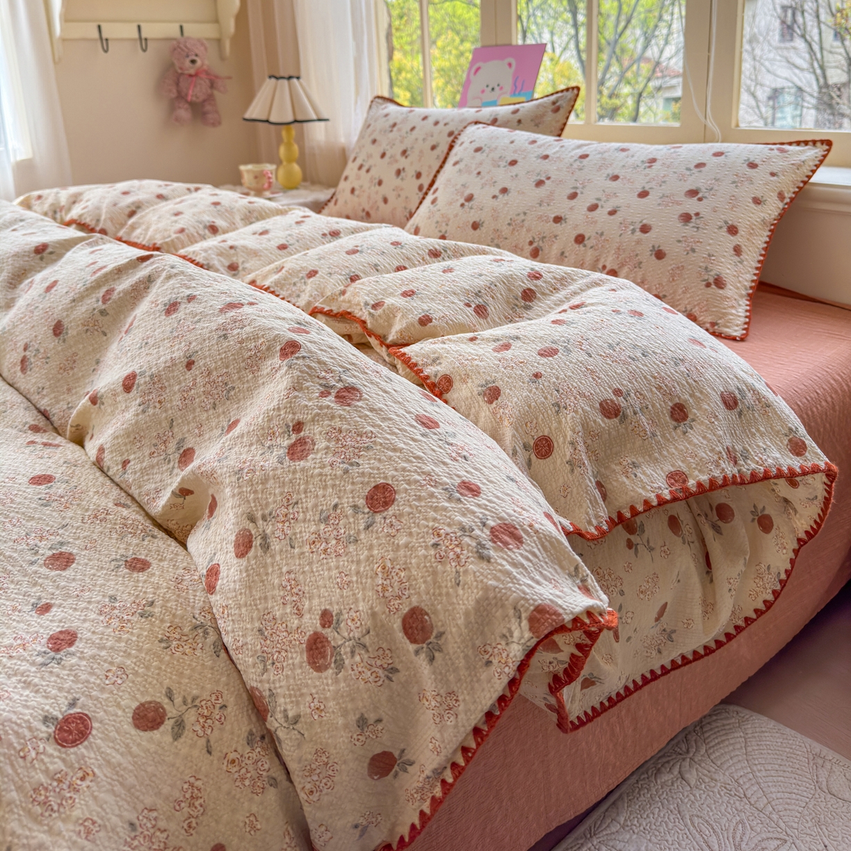 91家纺网 家纺一手货源 找家纺 仟网汇 2026新款贝壳边泡芙纱三角针四件套 柿柿如意