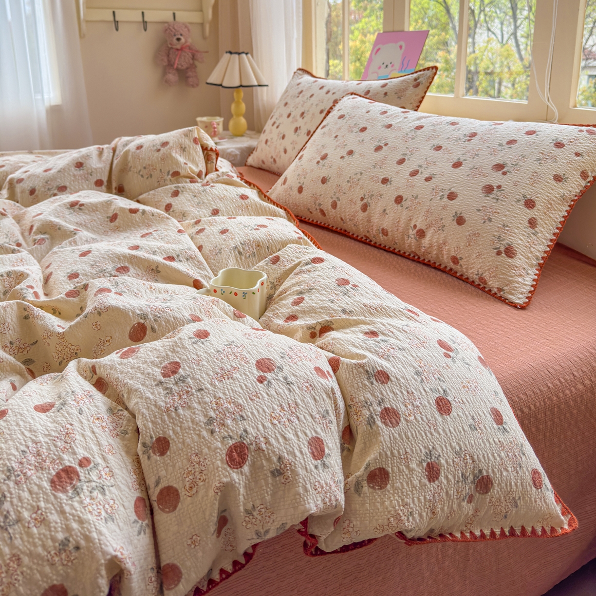 91家纺网 家纺一手货源 找家纺 仟网汇 2026新款贝壳边泡芙纱三角针四件套 柿柿如意