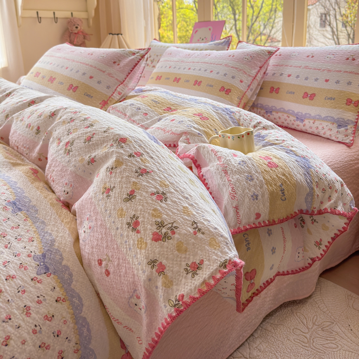 91家纺网 家纺一手货源 找家纺 仟网汇 2026新款贝壳边泡芙纱三角针四件套 甜心小兔