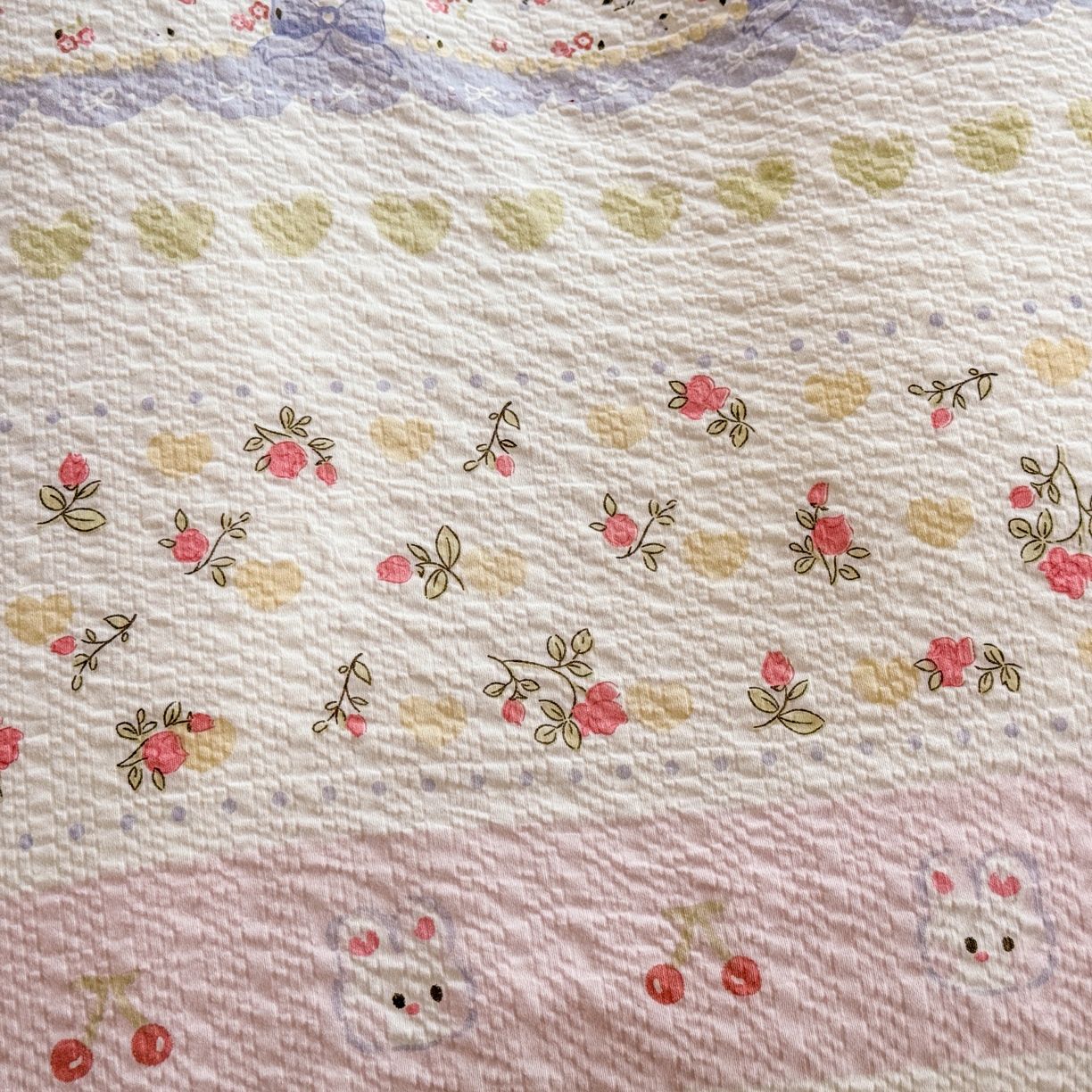 91家纺网 家纺一手货源 找家纺 仟网汇 2026新款贝壳边泡芙纱三角针四件套 甜心小兔