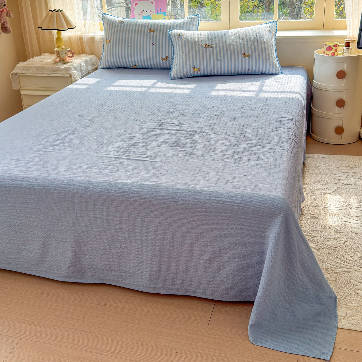 91家纺网 家纺一手货源 找家纺 仟网汇 2026新款贝壳边泡芙纱三角针夏被四件套 滑板狗