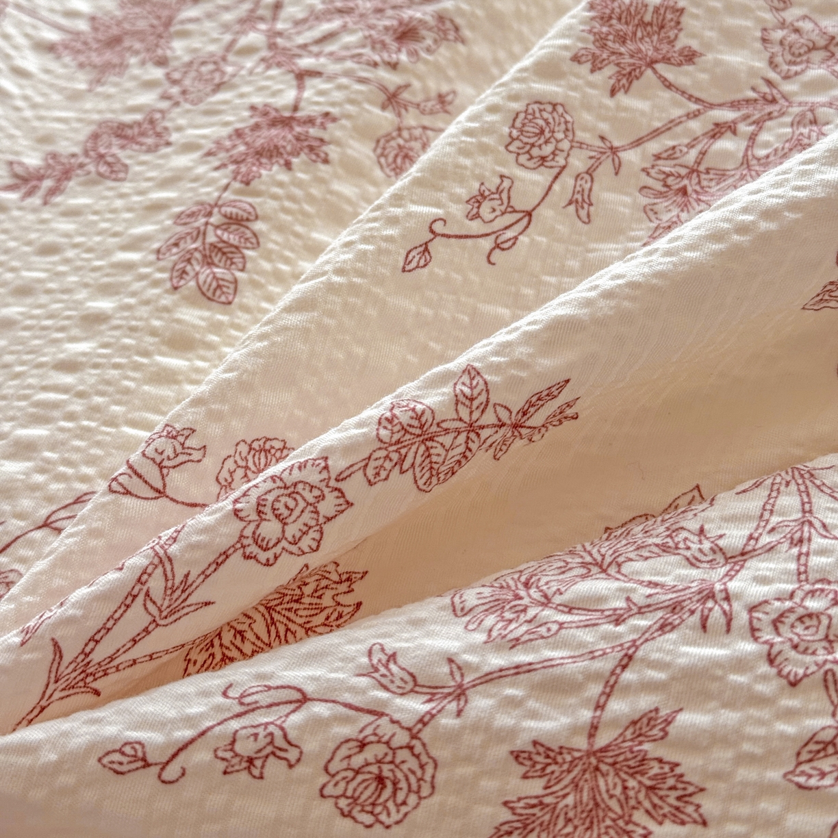 91家纺网 家纺一手货源 找家纺 仟网汇 2026新款贝壳边泡芙纱三角针夏被四件套 丽莎