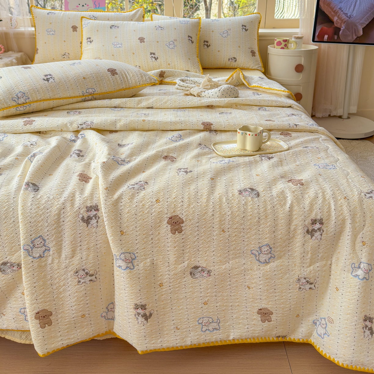 91家纺网 家纺一手货源 找家纺 仟网汇 2026新款贝壳边泡芙纱三角针夏被四件套 奶油小狗