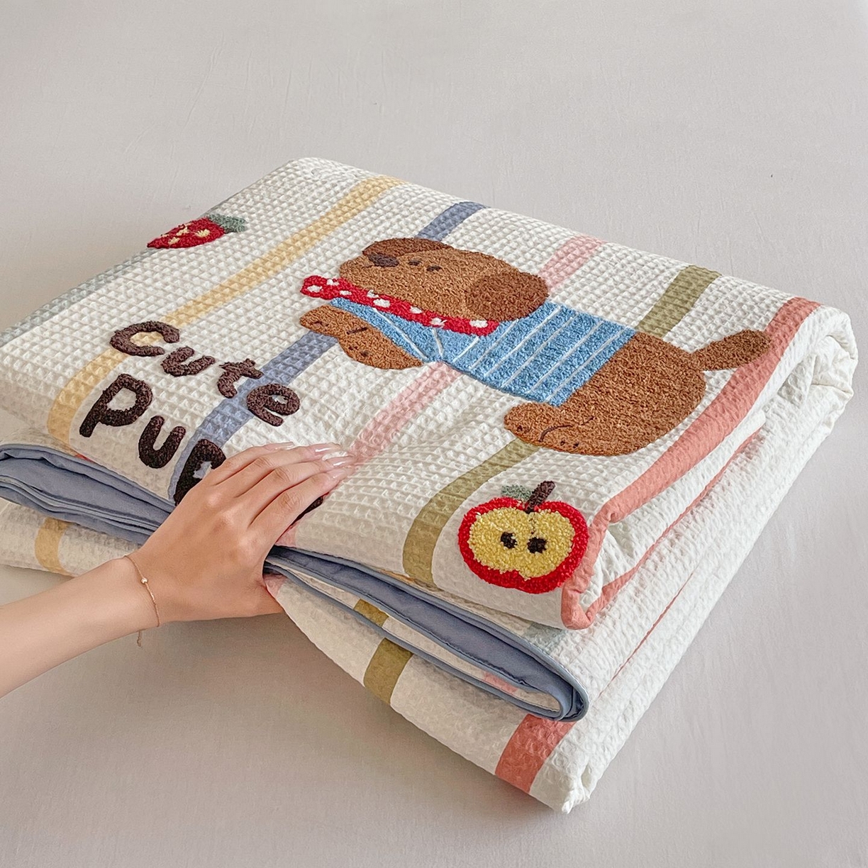 91家纺网 家纺一手货源 找家纺 （总）莱宁被业 2026新款A类全棉华夫格提花毛巾绣卡通大豆夏被