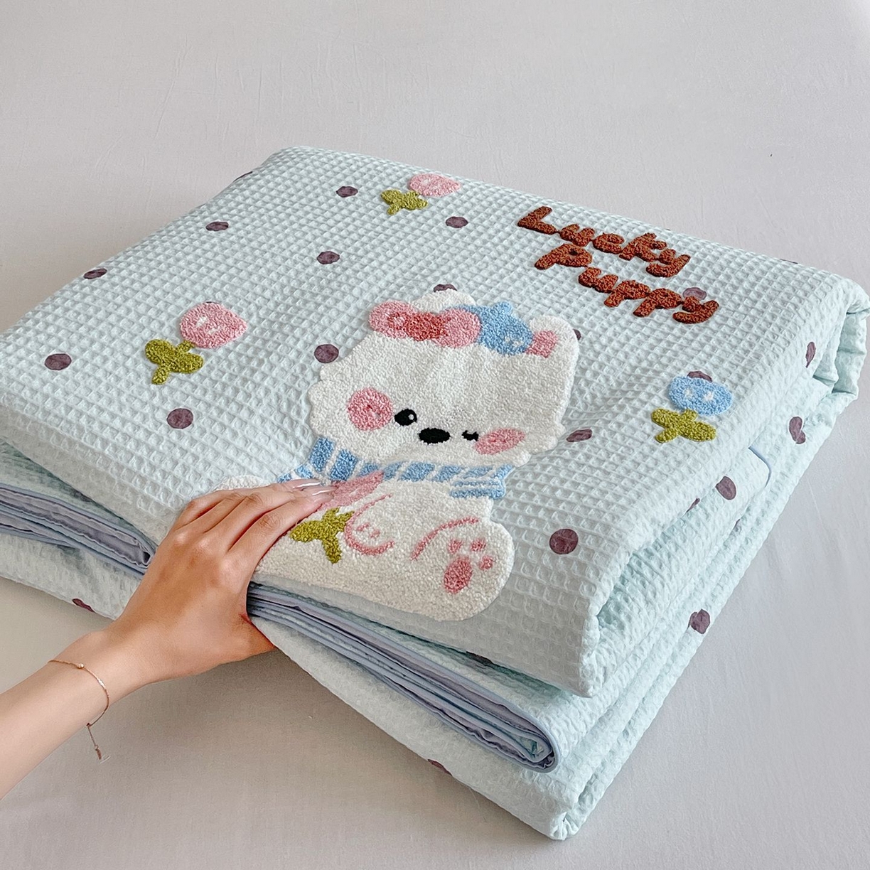 91家纺网 家纺一手货源 找家纺 （总）莱宁被业 2026新款A类全棉华夫格提花毛巾绣卡通大豆夏被