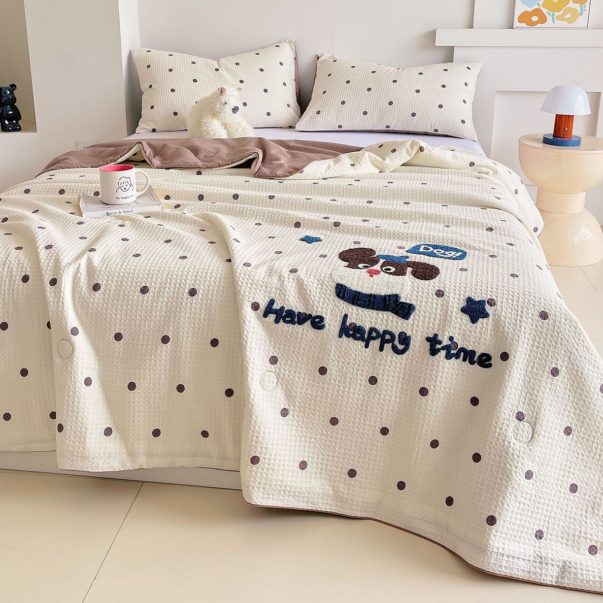 91家纺网 家纺一手货源 找家纺 莱宁被业 2026新款A类全棉华夫格提花毛巾绣卡通大豆夏被 圆点小狗