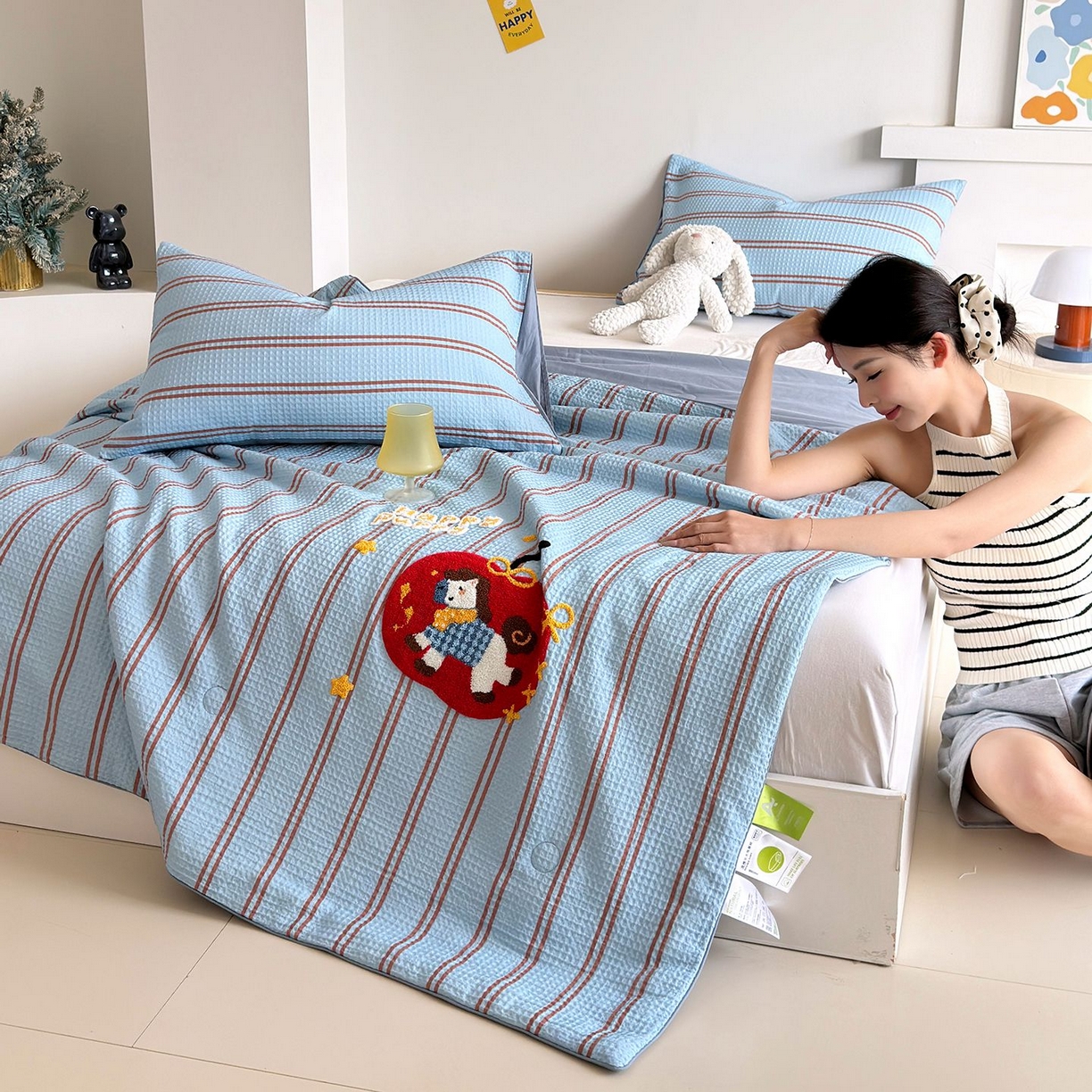 91家纺网 家纺一手货源 找家纺 莱宁被业 2026新款A类全棉华夫格提花毛巾绣卡通大豆夏被 条纹木马