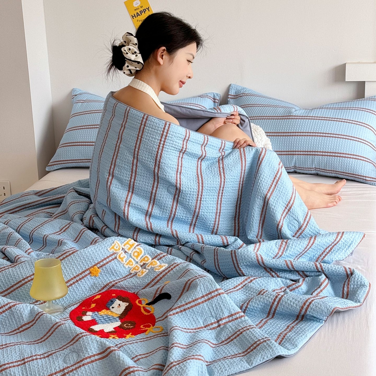 91家纺网 家纺一手货源 找家纺 莱宁被业 2026新款A类全棉华夫格提花毛巾绣卡通大豆夏被 条纹木马