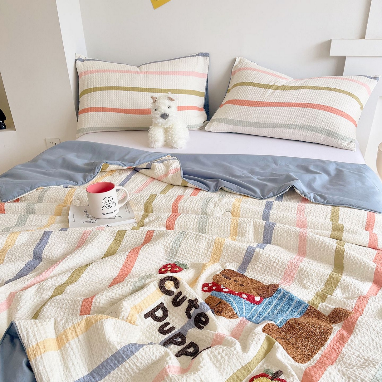 91家纺网 家纺一手货源 找家纺 莱宁被业 2026新款A类全棉华夫格提花毛巾绣卡通大豆夏被 莓莓狗