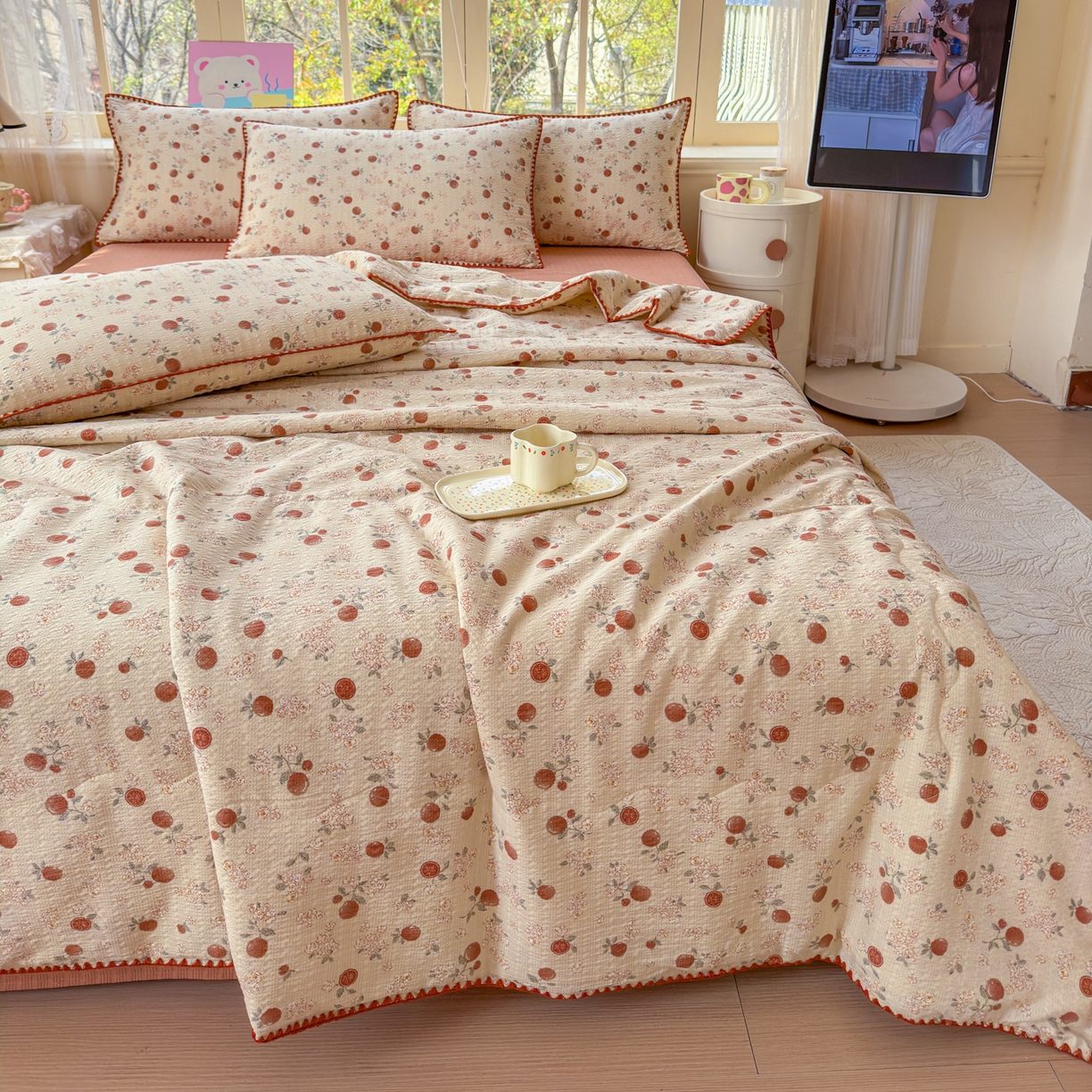 91家纺网 家纺一手货源 找家纺 仟网汇 2026新款三角针贝壳边泡芙纱夏被四件套 三角针-柿柿如意