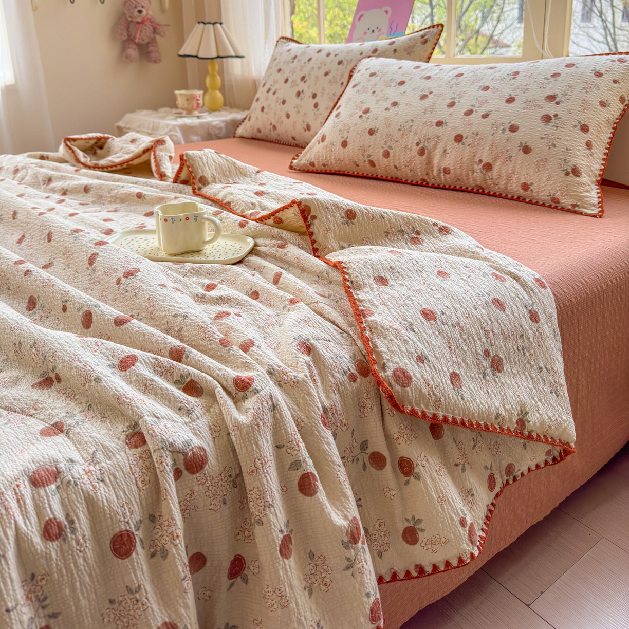 91家纺网 家纺一手货源 找家纺 仟网汇 2026新款三角针贝壳边泡芙纱夏被四件套 三角针-柿柿如意