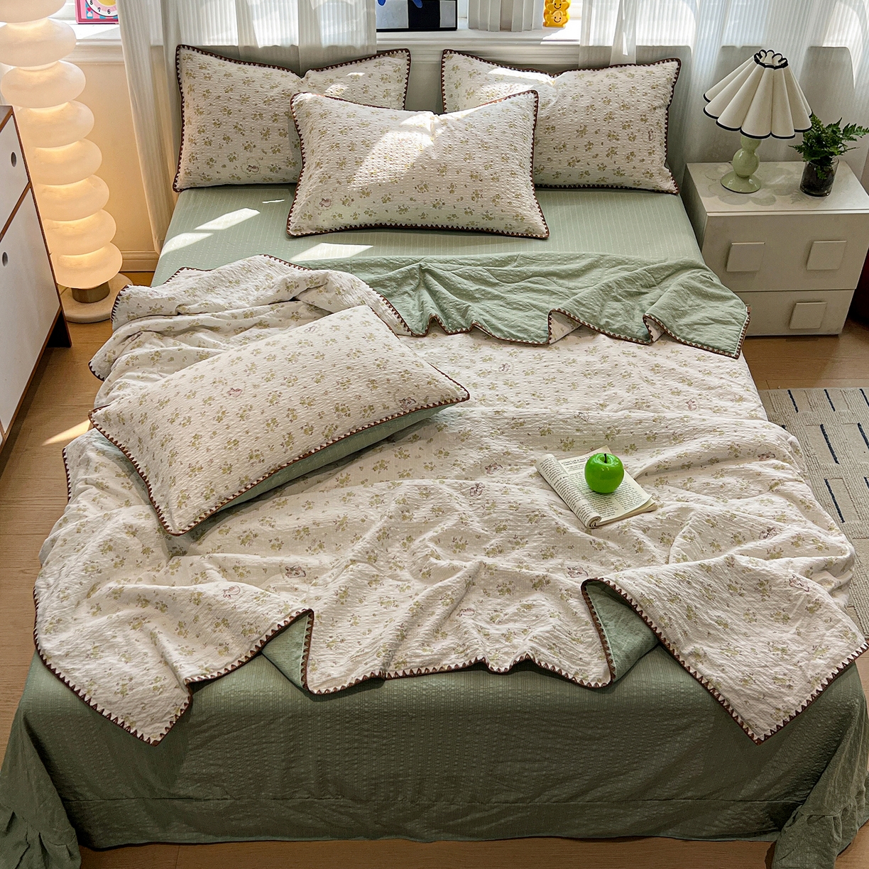 91家纺网 家纺一手货源 找家纺 仟网汇 2026新款三角针贝壳边泡芙纱夏被四件套 三角针夏被-春日小兔