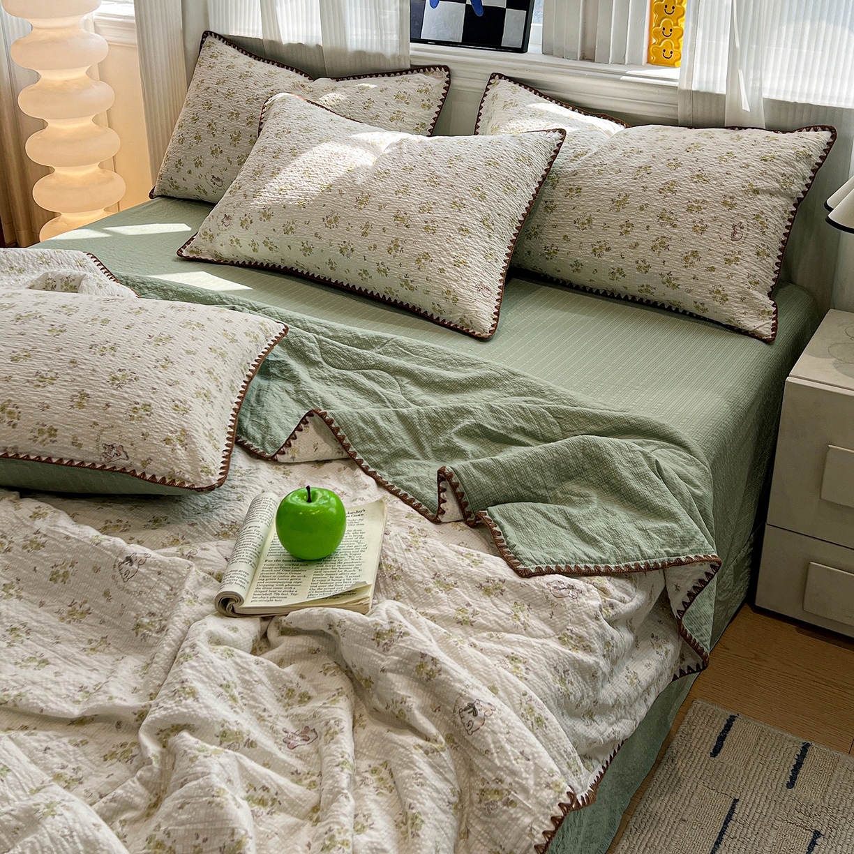 91家纺网 家纺一手货源 找家纺 仟网汇 2026新款三角针贝壳边泡芙纱夏被四件套 三角针夏被-春日小兔