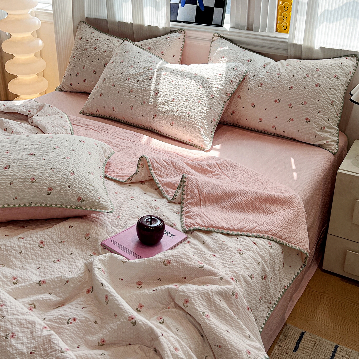 91家纺网 家纺一手货源 找家纺 仟网汇 2026新款三角针贝壳边泡芙纱夏被四件套 三角针夏被-粉雾小花