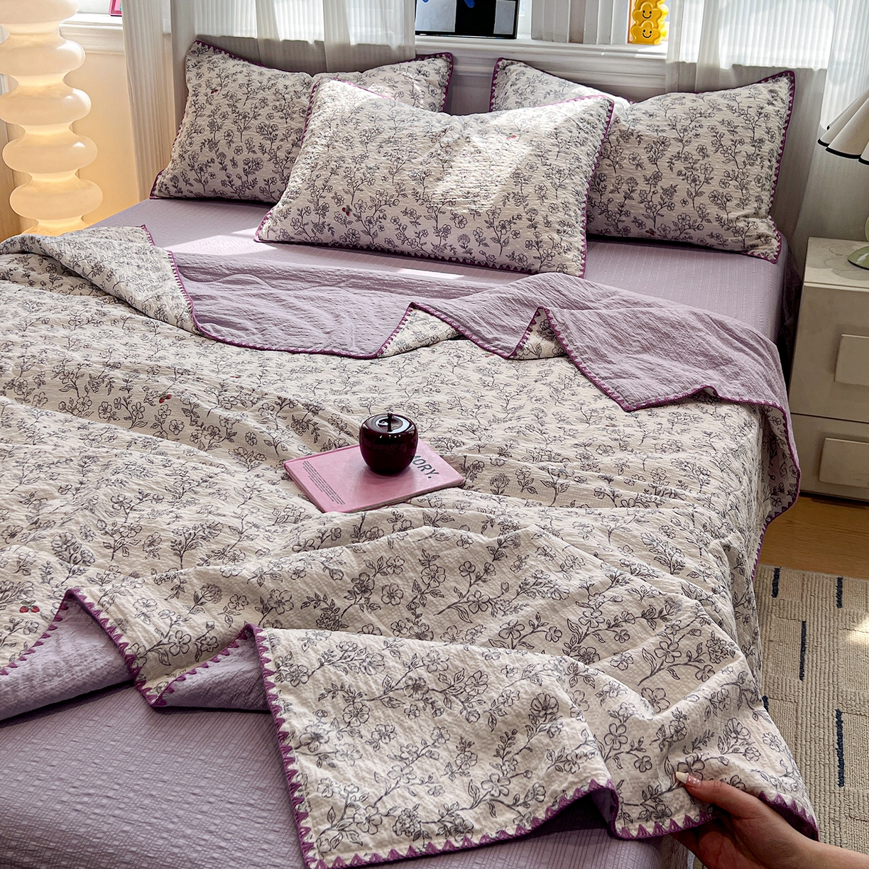 91家纺网 家纺一手货源 找家纺 仟网汇 2026新款三角针贝壳边泡芙纱夏被四件套 三角针夏被-花影